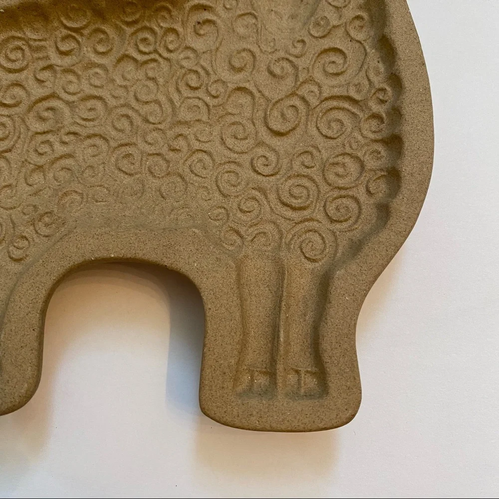 BROWN BAG COOKIE ART MOLD VINTAGE SHEEP EWE LAMB 1980 HOME KITCHEN BAKING
